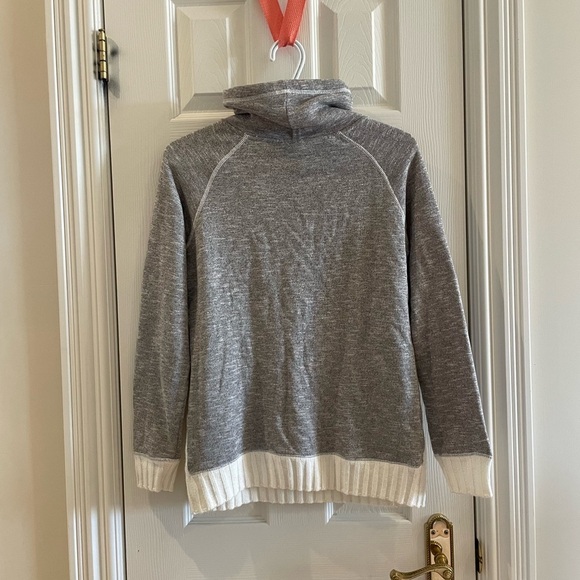 Gray and white knit sweater - Picture 2 of 3